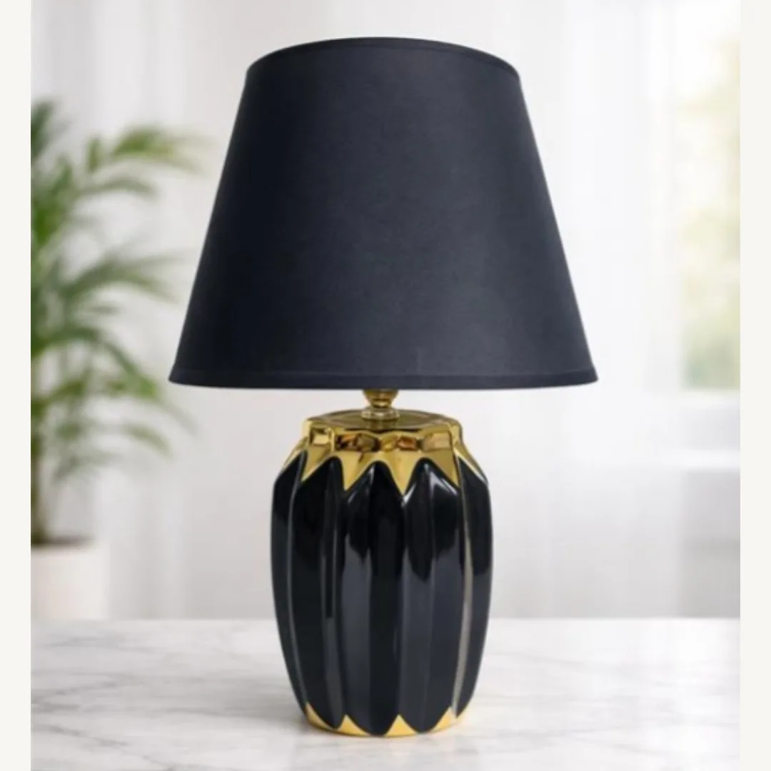 Candeeiro preto e dourado com base em cerâmica, 36 cm