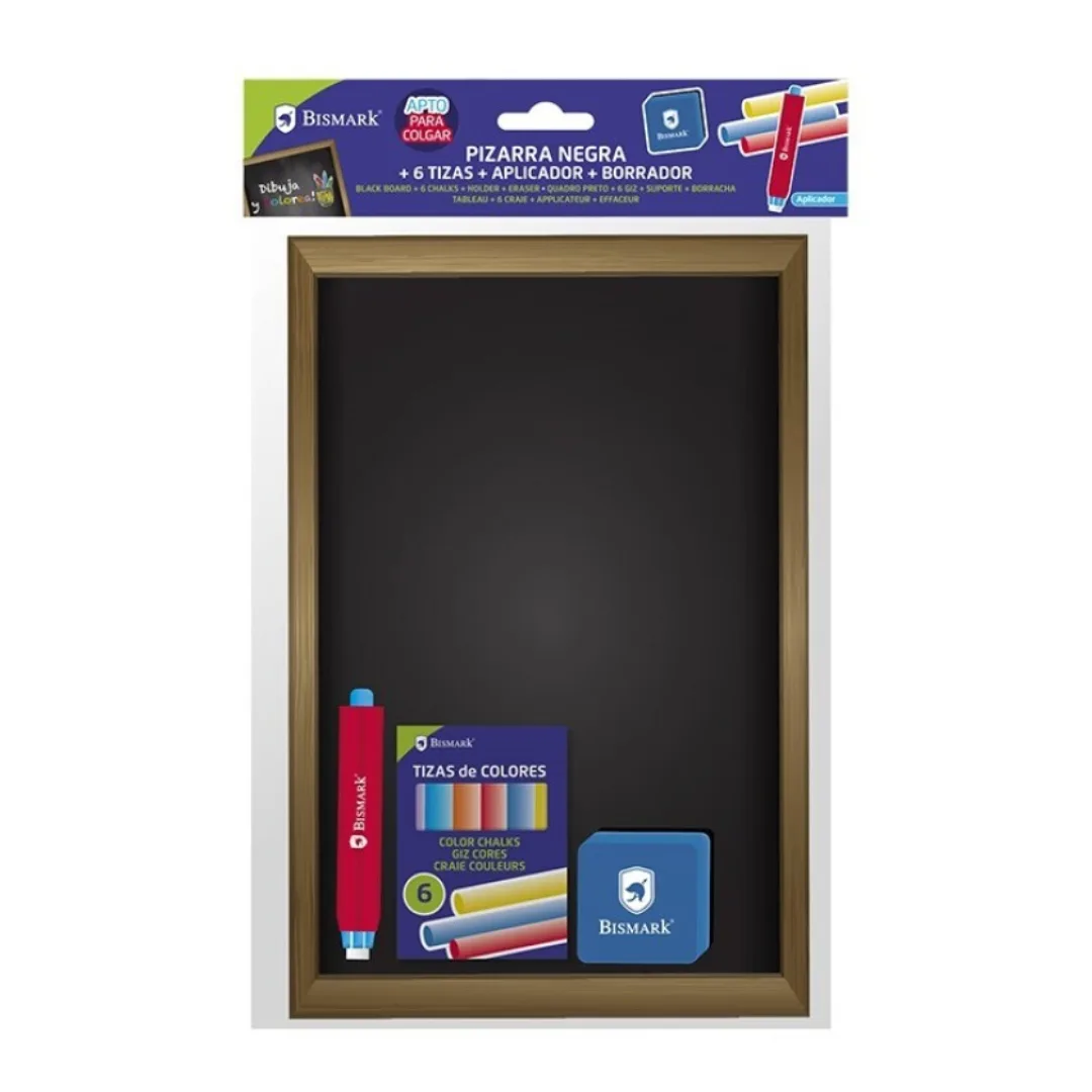 Quadro preto com 6 paus de giz, porta-giz e apagador