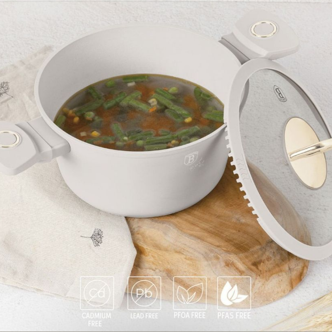 28cm casserole dish with lid, Sahara BLH Collection